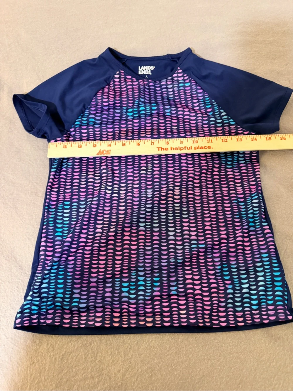 Lands’ End girls rashguard L
